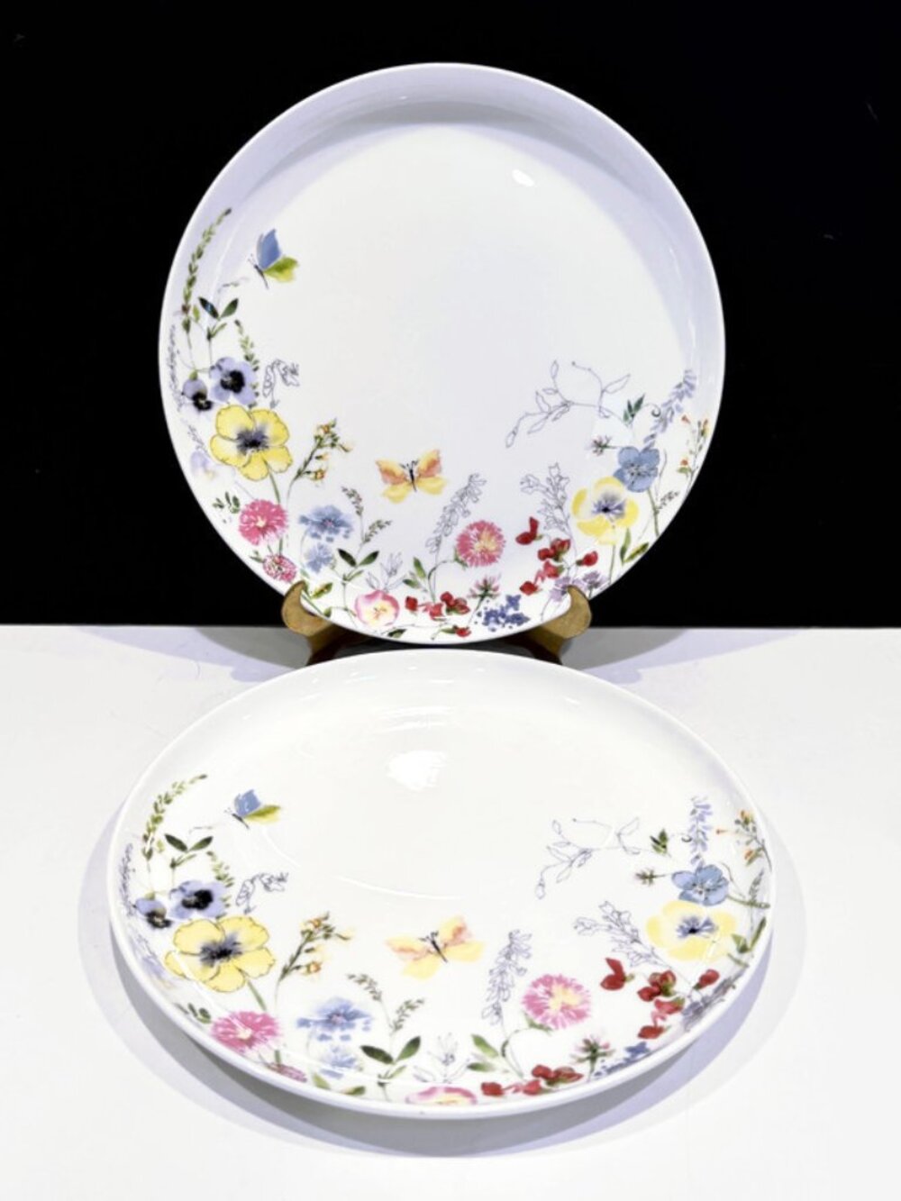 Pair of "Jolie" Dinner Plates by Mikasa